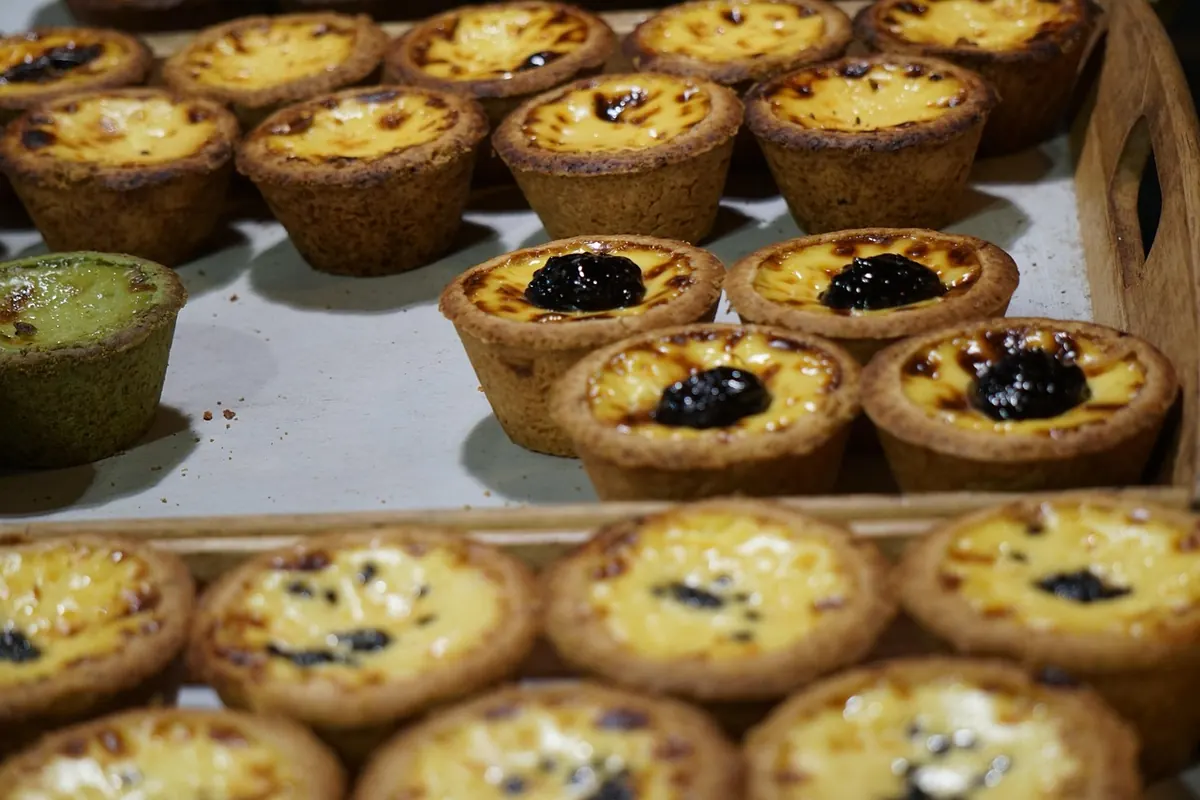 Beginner's Guide to Baking Custard Tarts: Blind Baking, Custard Set, and Clean Slices