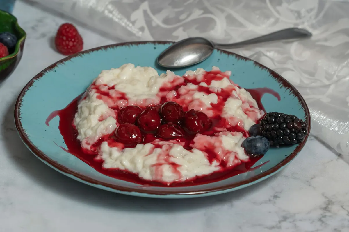 Rice Pudding vs. Tapioca Pudding: Texture, Cooking Methods, and Best Serving Ideas